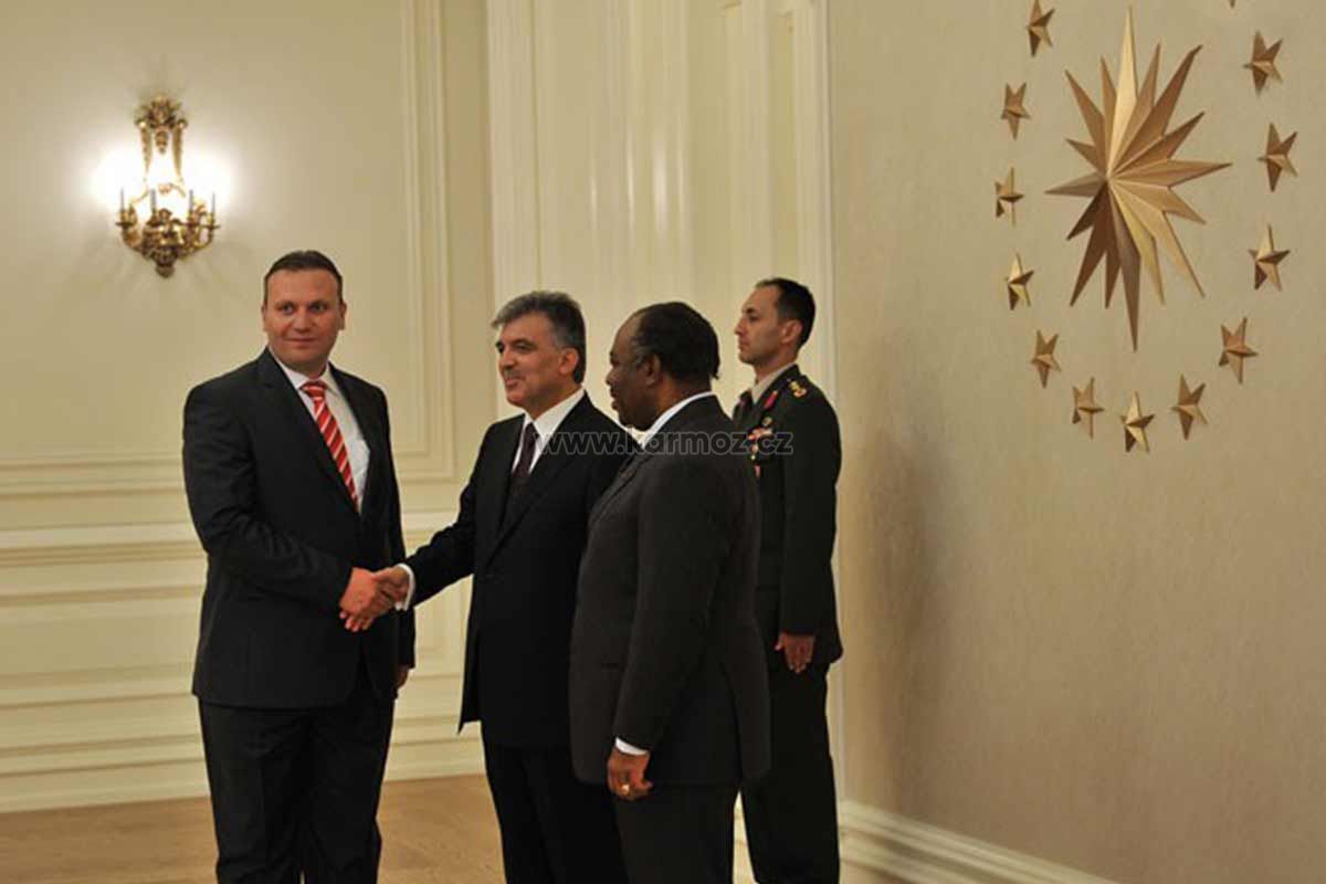 Karmod byl pozván do prezidentského palace